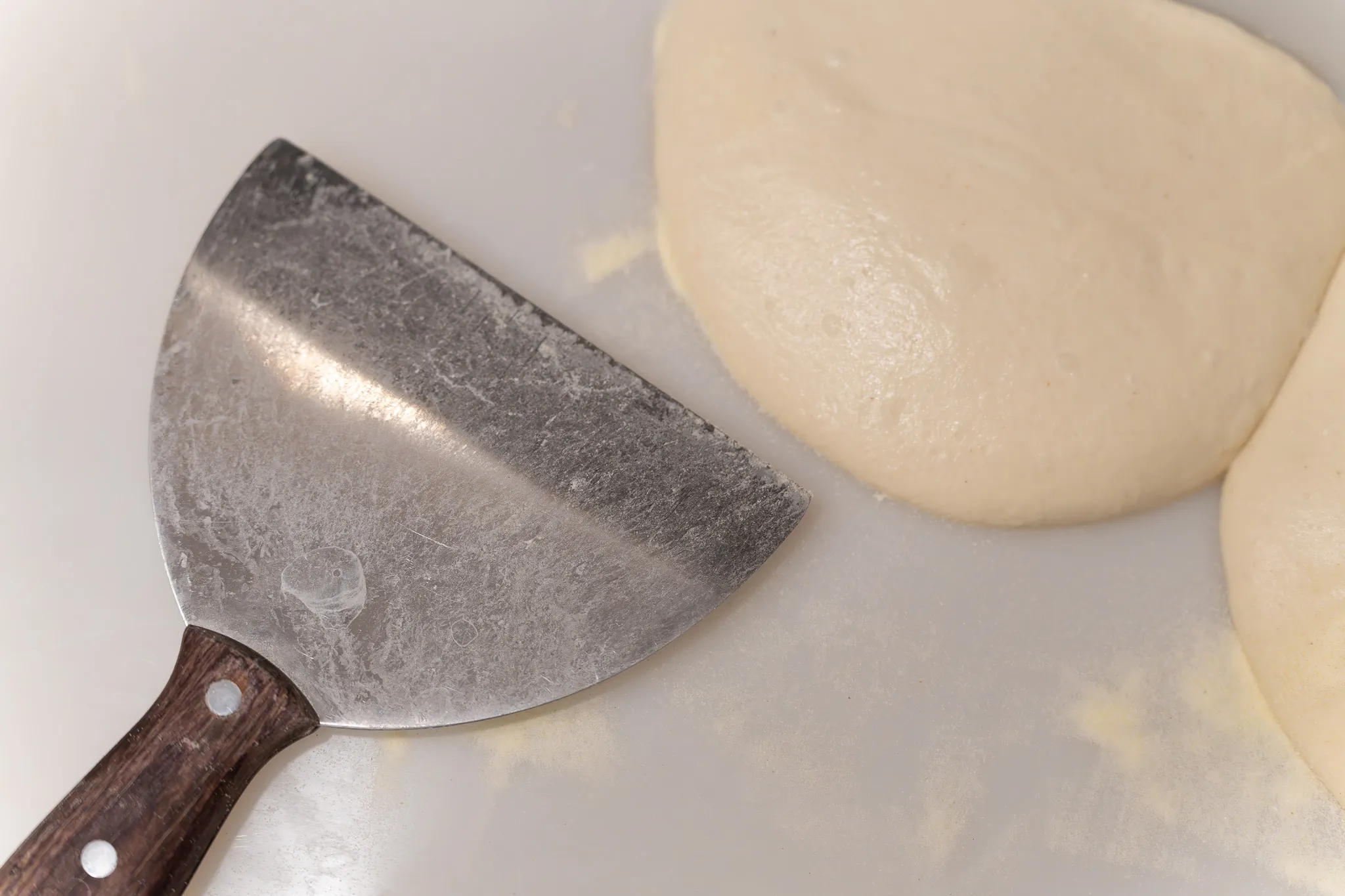Pizza cotta nel forno a legna