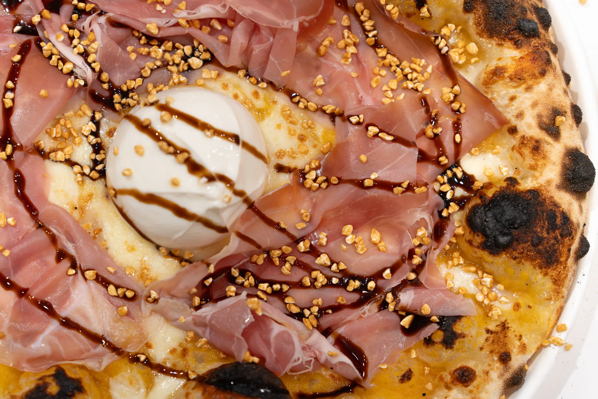 Dettaglio crosta e condimento